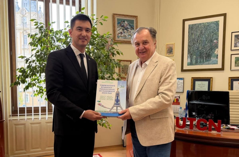 Türkmenistanly mugallymlar Rumyniýanyň tehniki uniwersitetiniň tejribesini öwrenýärler