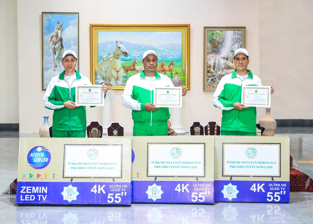 Sungat eserlerinde ahalteke atlarynyň gözelligi