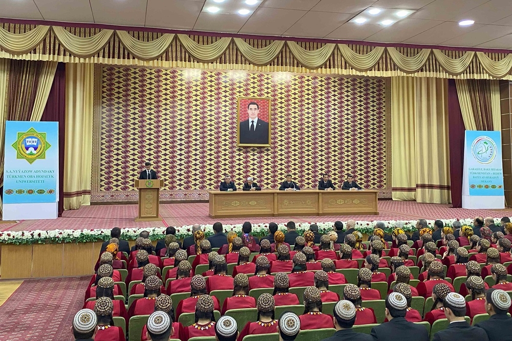 Oba hojalyk uniwersitetinde Türkmen bedewiniň milli baýramyna bagyşlanan maslahat geçirildi