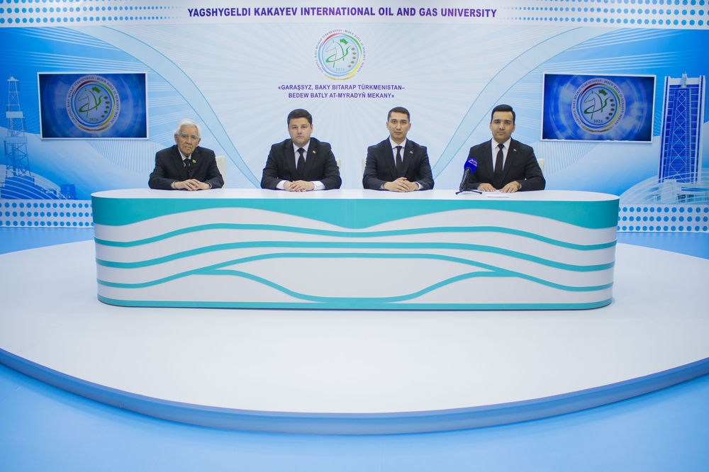“Türkmen–Gazak gatnaşyklary” atly syýasy söhbetdeşlik