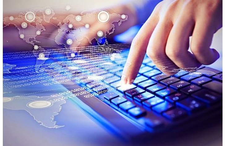 Bilim ulgamy we işewürler topary IT-hünärmenleriň täze neslini taýýarlamak üçin tagallalary birleşdirýärler