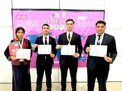 Türkmen talyplary Indoneziýada geçirilen halkara bäsleşikde kümüş medala mynasyp boldular