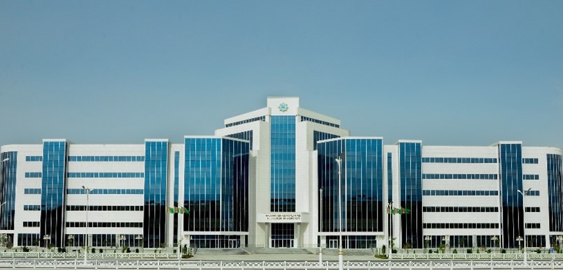 HALKARA SENAGATÇYLAR WE TELEKEÇILER UNIWERSITETI
2026/2027-nji okuw ýyly üçin bakalawr maksatnamasy boýunça 
bilim ulgamlarynyň aşakdaky ulaldylan toparlaryna talyplyga kabul edýär:
