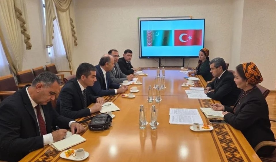 Türkmenistanyň Bilim ministrliginde türk wekiliýeti bilen duşuşyk geçirildi