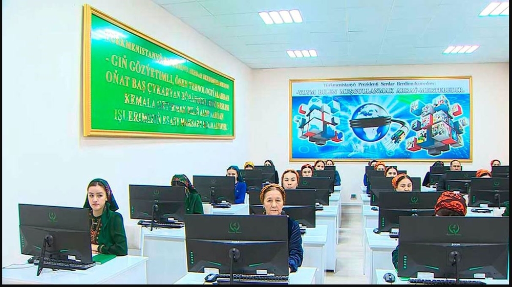 BILIM IŞGÄRLERINIŇ AWGUST MASLAHATY GEÇIRILDI