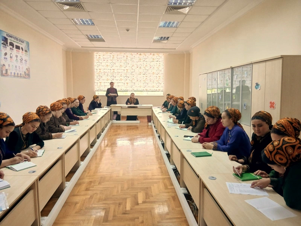 Arkadag şäherinde bilim işgärleriniň awgust usuly-amaly okuwlary guramaçylykly geçirilýär