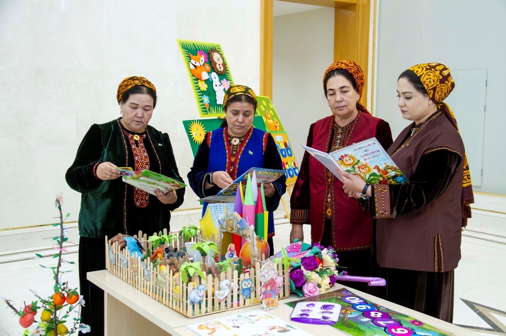 Aşgabat şäherinde bilim işgärleriniň awgust maslahaty geçirildi