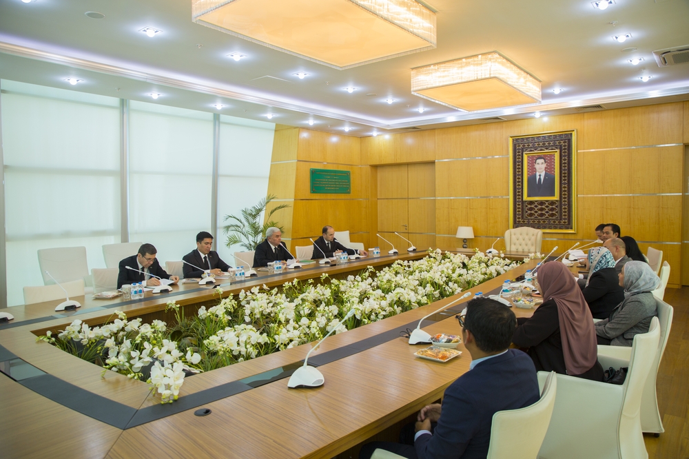 Ýagşygeldi Kakaýew adyndaky Halkara nebit we gaz uniwersitetinde «PETRONAS Çarigali (Türkmenistan) Sdn Bhd» kompaniýasynyň we «PETRONAS» kompaniýasynyň Tehnologiýa uniwersitetiniň wekilleri bilen duşuşyk geçirildi
