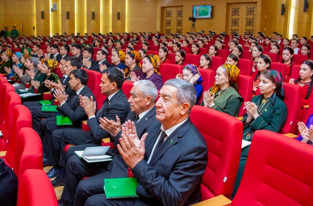 Türkmen halkynyň Milli Lideri, Türkmenistanyň  Halk Maslahatynyň Başlygy Gahryman Arkadagymyz Gurbanguly Berdimuhamedowyň Arkadag şäheriniň  Ruhyýet köşgünde geçiren okuw sapagynyň ähmiýetine bagyşlanan hoşallyk maslahaty