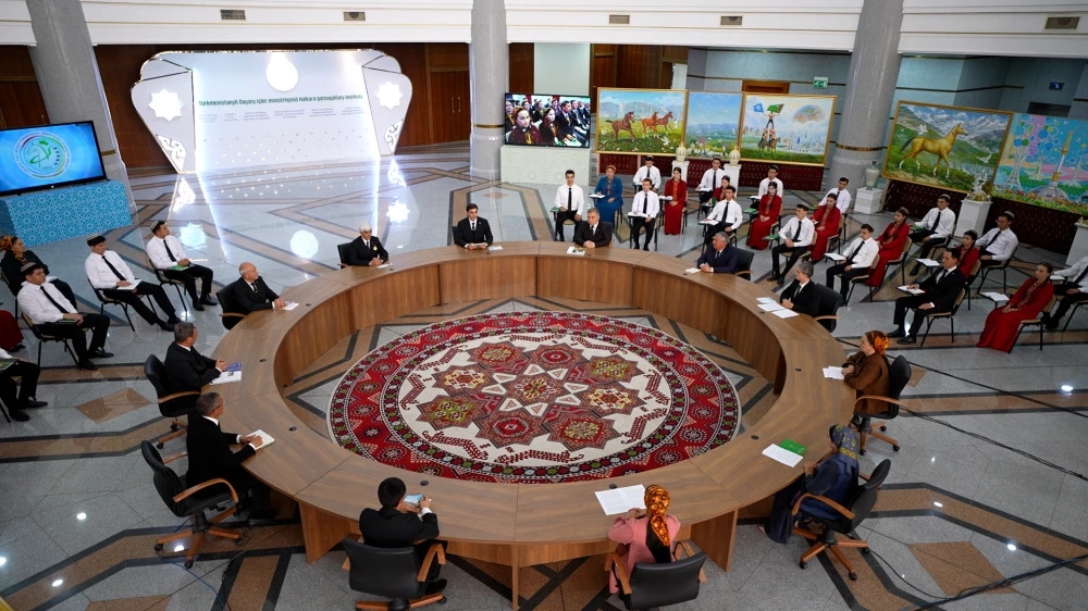 BEDEW DIPLOMATIÝASY: behişdi ahalteke bedewleriniň we türkmen atşynaslyk sungatynyň dünýäde dabaralanmagy ugrunda Türkmenistanyň halkara başlangyçlary