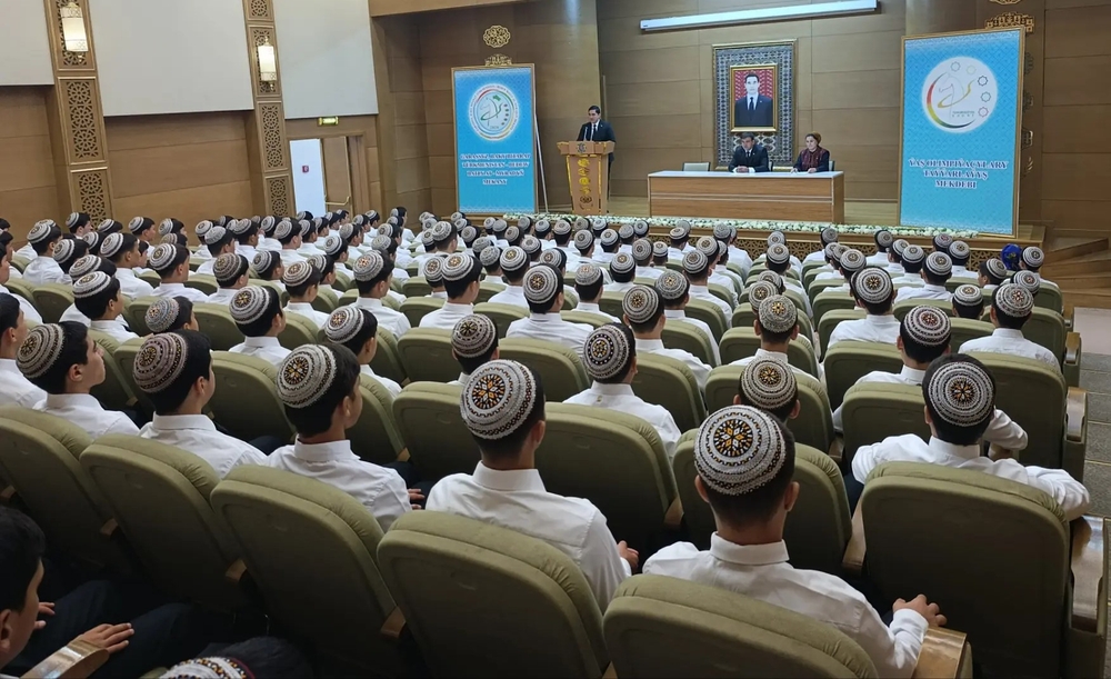 Ýaş olimpiýaçylary taýýarlaýyş mekdebinde Türkmenistanyň Halk Maslahatynyň mejlisine bagyşlanan maslahat geçirildi
