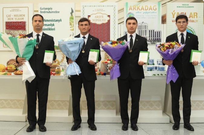 «Türkmeniň Altyn asyry» bäsleşiginiň ýeňjileri