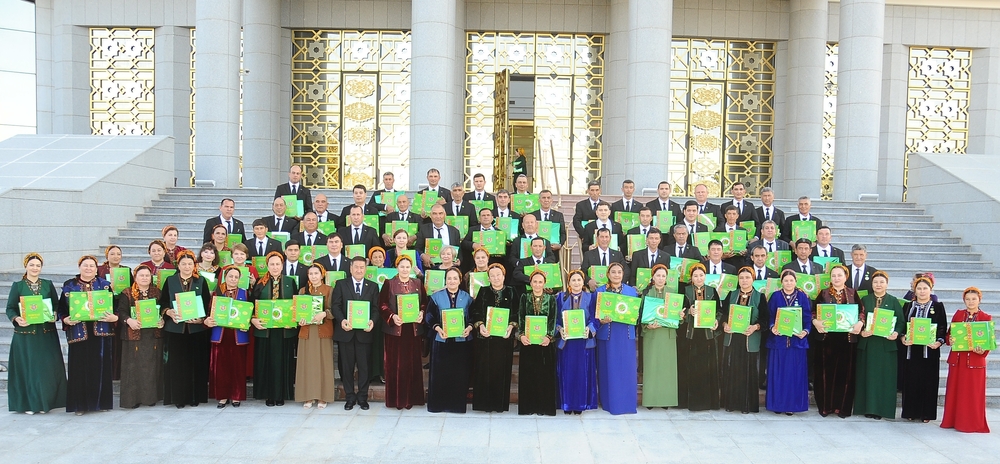  Öňdebaryjy bilim işgärleri sylaglanyldy