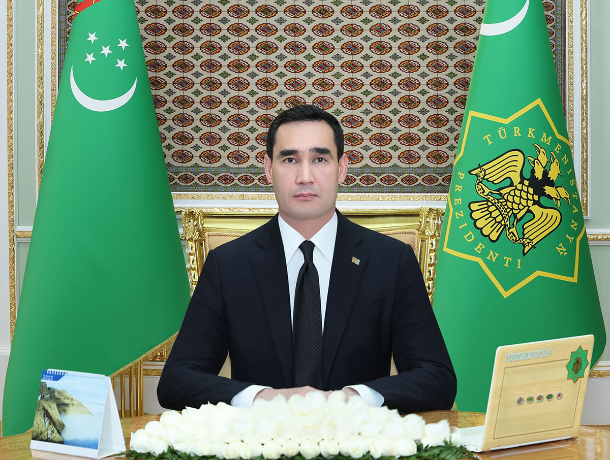 The Esteemed President Holds a Working Meeting with Regional Governors