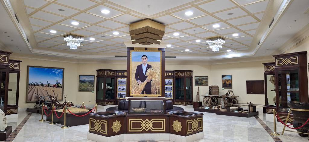 Музеи играют важную роль в сохранении и популяризации культурного наследия.